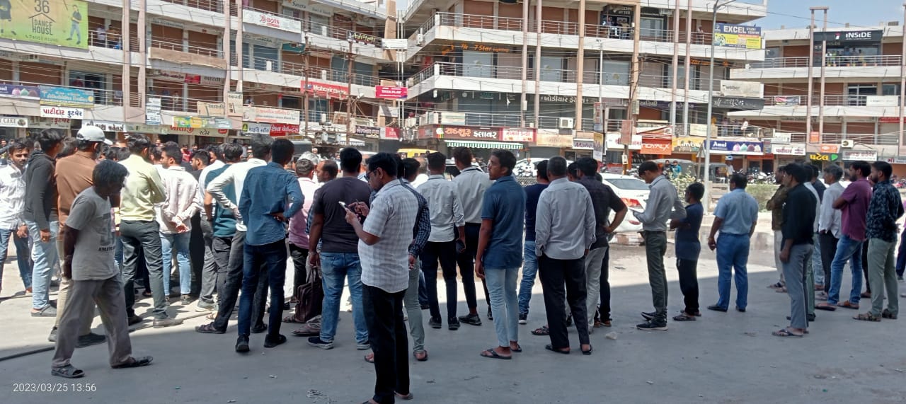 રવાપર ચોકડીએ કારમાં આગ લાગી..