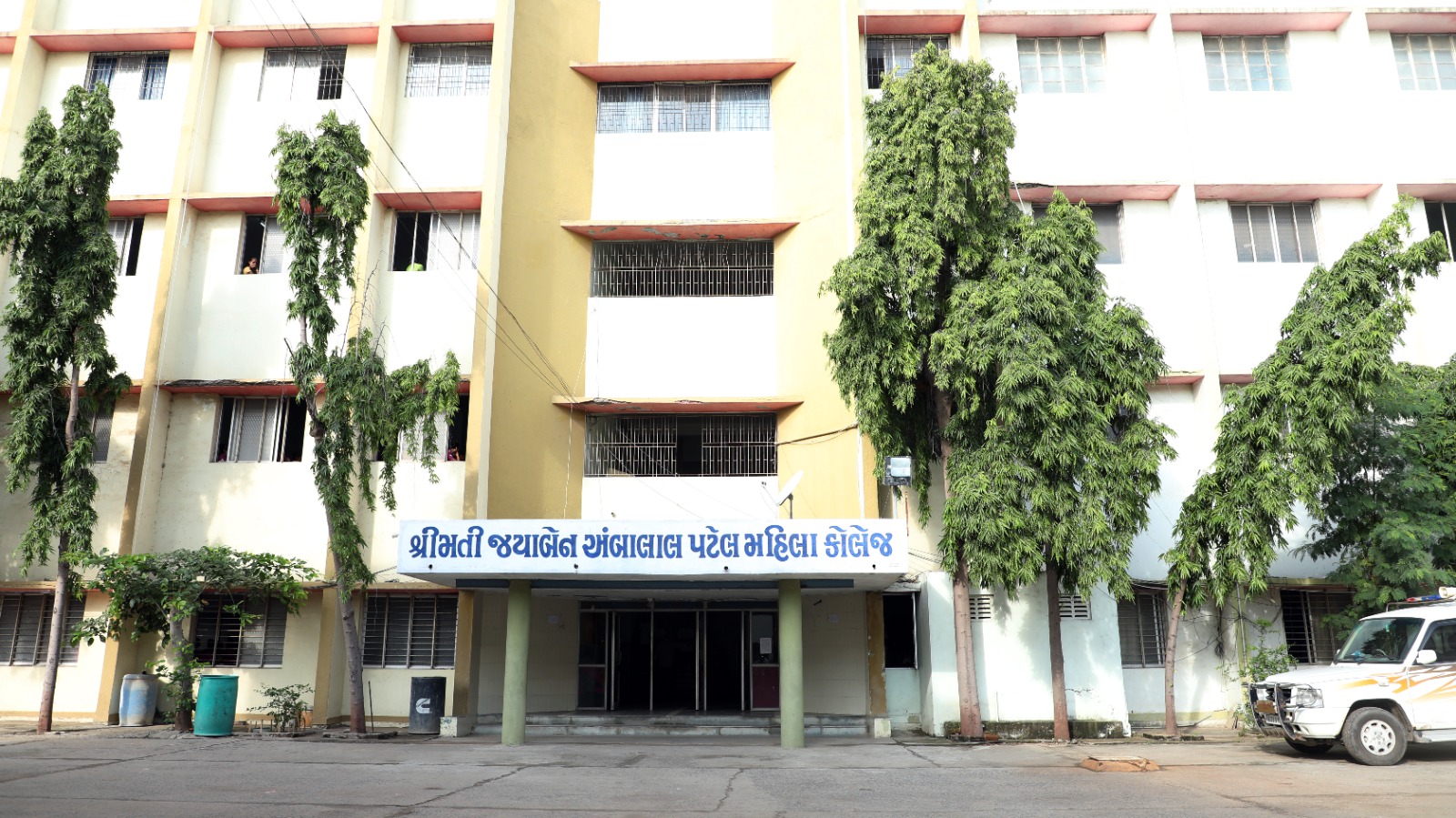 બેટી પઢાઓ અભિયાનનો જન્મ પણ નહોતો થયો ત્યાર પહેલા મોરબીમાં કન્યા કેળવણીનો પાયો નખાયો હતો
હજારો દીકરીઓને 45 વર્ષથી શિસ્તબદ્ધ કેળવણી આપતું પટેલ કન્યા છાત્રાલય