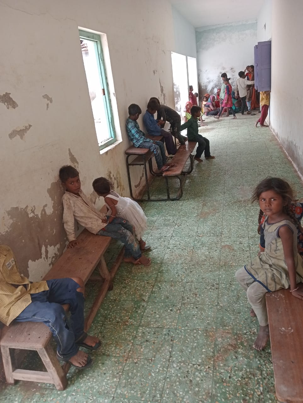 વાવાઝોડાની આગાહી હોવાથી અગમચેતી ભાગરૂપે વેજલપર ગામમાં વાડી વિસ્તારના મજૂરને વેજલપર પ્રાથમિકશાળા માં સ્થળાંતરિત કરાયા.