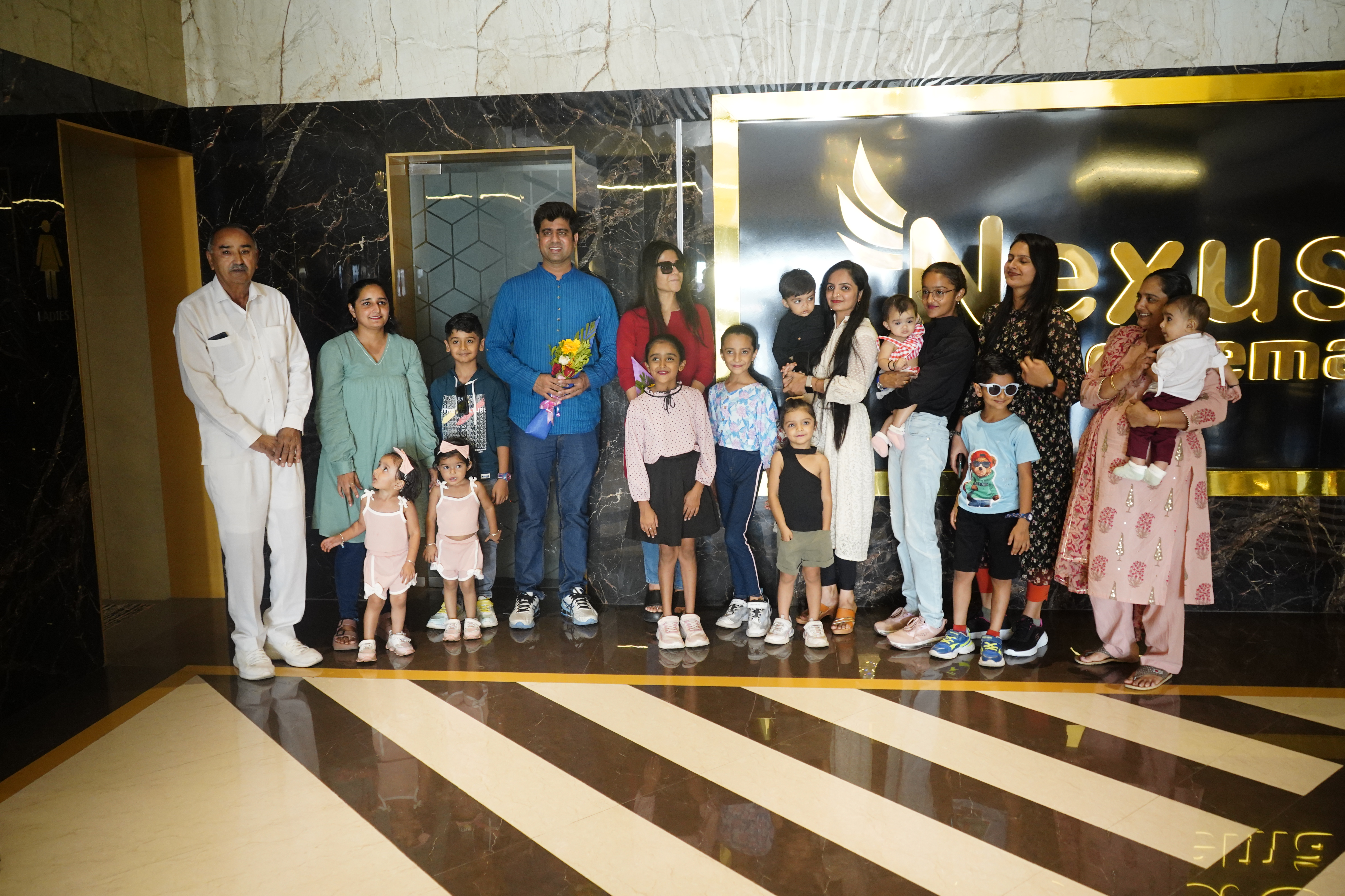 ફિલ્મ ‘વર પધરાવો સાવધાન’ની સ્ટારકાસ્ટ પ્રમોશન માટે મોરબીમાં નેક્સસ સિનેમામા આવી..

