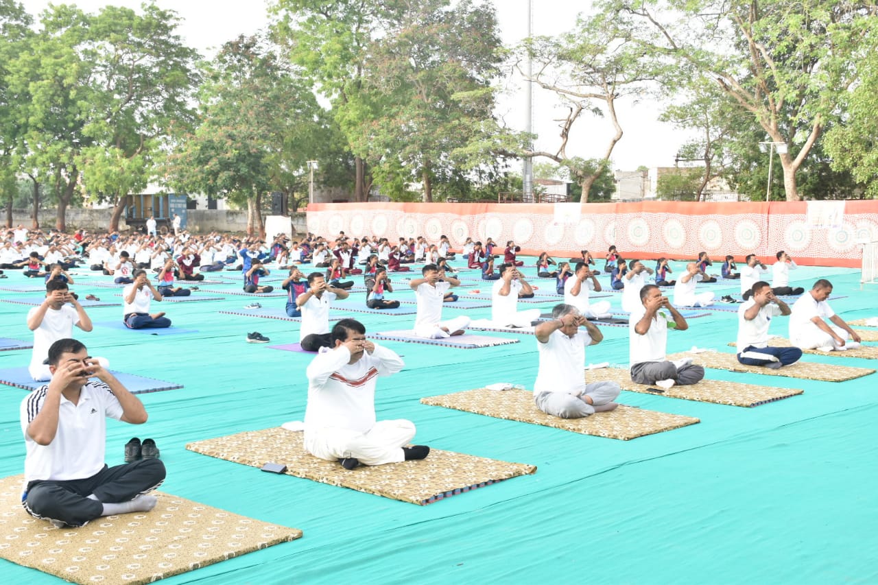 મોરબીમાં અનેરા ઉત્સાહ સાથે જિલ્લા કક્ષાના વિશ્વ યોગ દિવસની ઉજવણી

