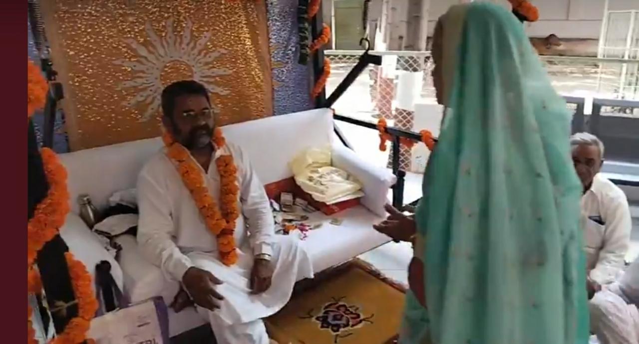 મોરબી જિલ્લાના તમામ ગૃરું આશ્રમોમાં ગુરુજીનું ભક્તિભાવથી પૂજન કરાયું