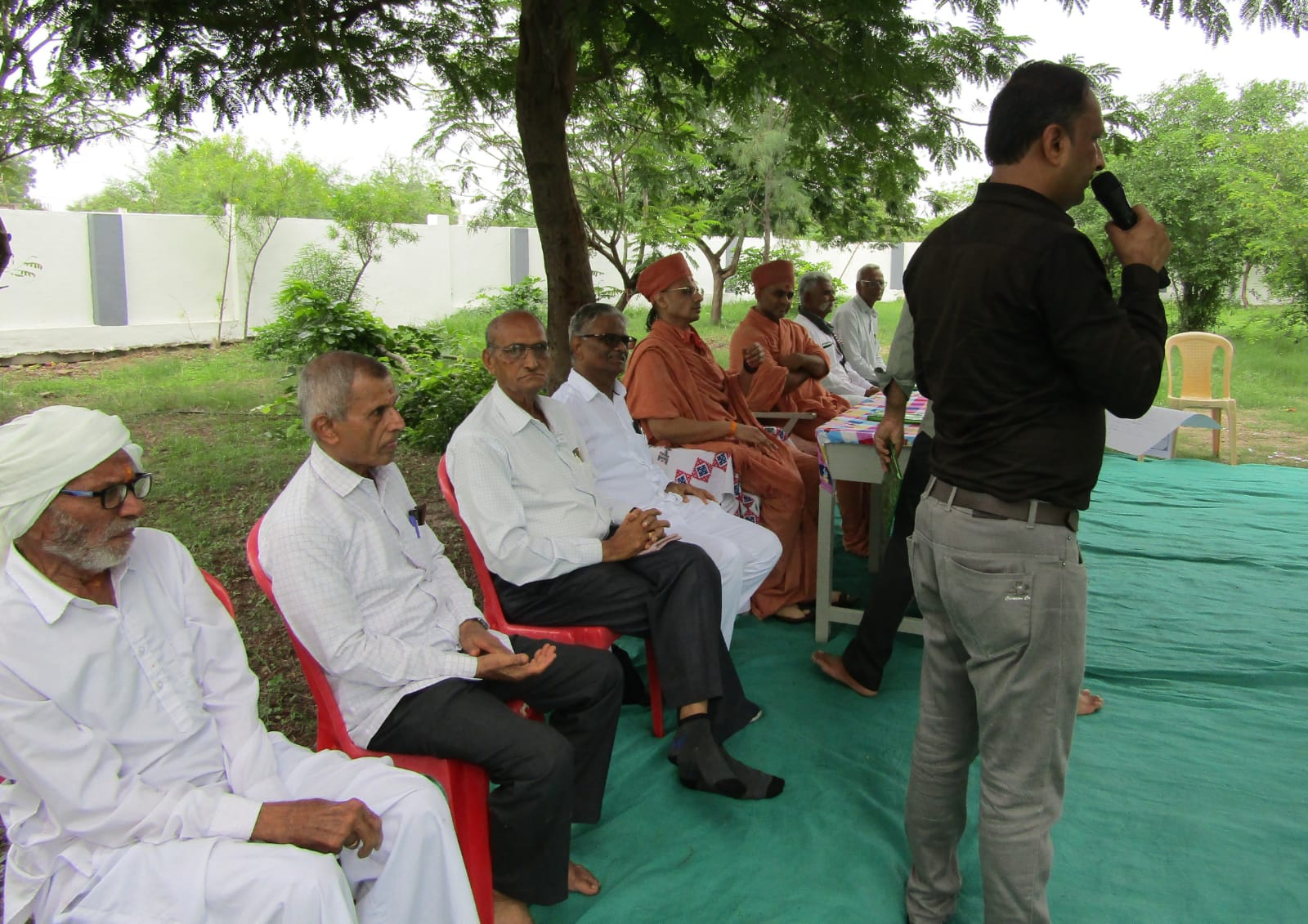 ખાખરેચી ગામને લીલુછમ ઉપવન બનાવવા રોપાનું વિતરણ કરાયું