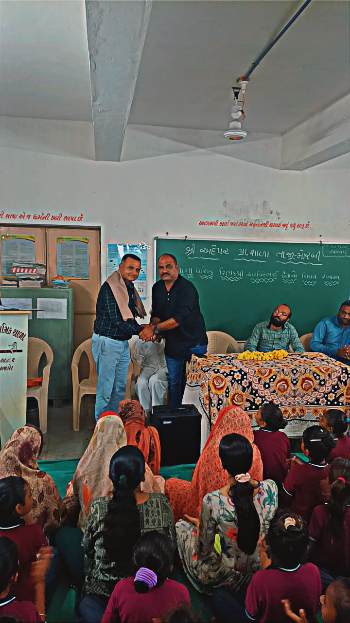 મોરબીની અદેપર શાળાના આચાર્ય અરવિંદભાઈ કૈલાને ભાવસભર વિદાયમાન અપાયું