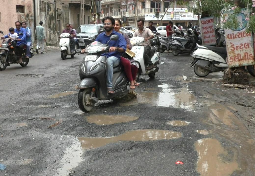 મોરબીના માર્ગોની પથારી ફરી ગઈ, હાથ પગ ખોખરા થાય તેવી બદતર હાલત