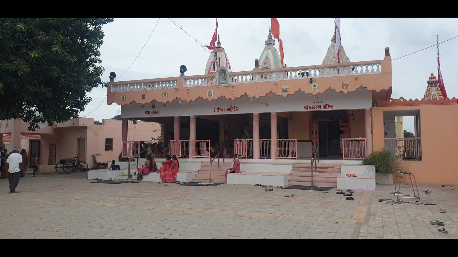 શ્રાવણમાસના પ્રથમ સોમવારે જ વૈભવી વિસ્તાર કરતા પણ શ્રમજીવી વિસ્તારમાં ચડિયાતી શિવ પૂજા