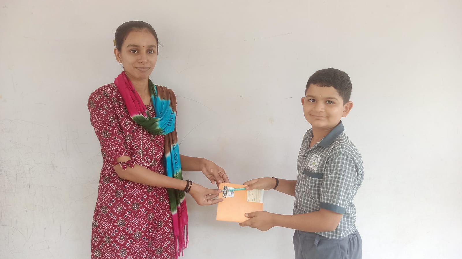 મોટીબરારની રત્નમણિ પ્રા. શાળામાં રાખડી નિર્માણ સ્પર્ધા યોજાઈ