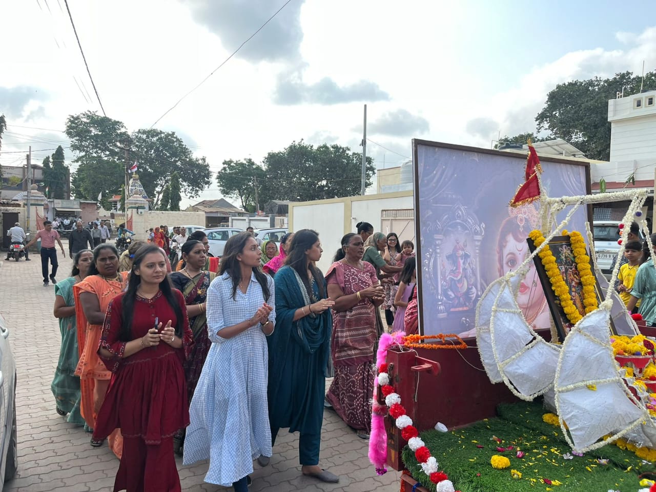 ટંકારા તાલુકાના હડમતિયામાં ભગવાન શ્રી કૃષ્ણ જન્માષ્ટમી મહોત્સવની ધામધૂમથી પુર્વક ઉજવણી કરવામાં આવી