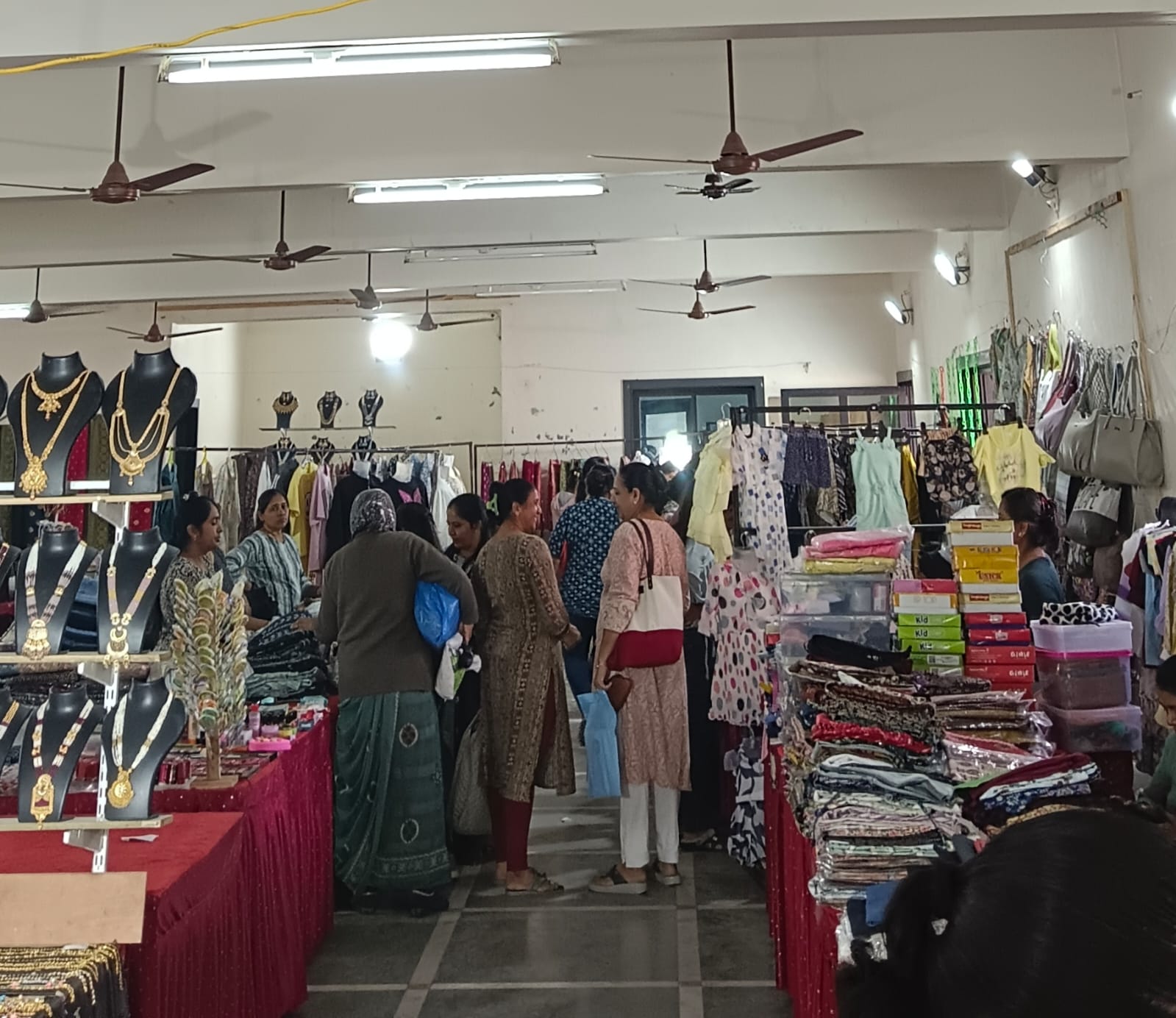 મોરબીમાં બહેનો માટે આજથી બે દિવસીય ઉમા એક્ઝિબિશનનો ધમાકેદાર પ્રારંભ

ઇમિટેશન, લેડીઝ વેર સહિતની મોટાભાગની અવનવી વેરાયટીઓ એક જ સ્થળે ઉપલબ્ધ