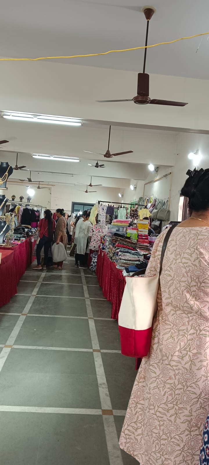 મોરબીમાં બહેનો માટે આજથી બે દિવસીય ઉમા એક્ઝિબિશનનો ધમાકેદાર પ્રારંભ

ઇમિટેશન, લેડીઝ વેર સહિતની મોટાભાગની અવનવી વેરાયટીઓ એક જ સ્થળે ઉપલબ્ધ