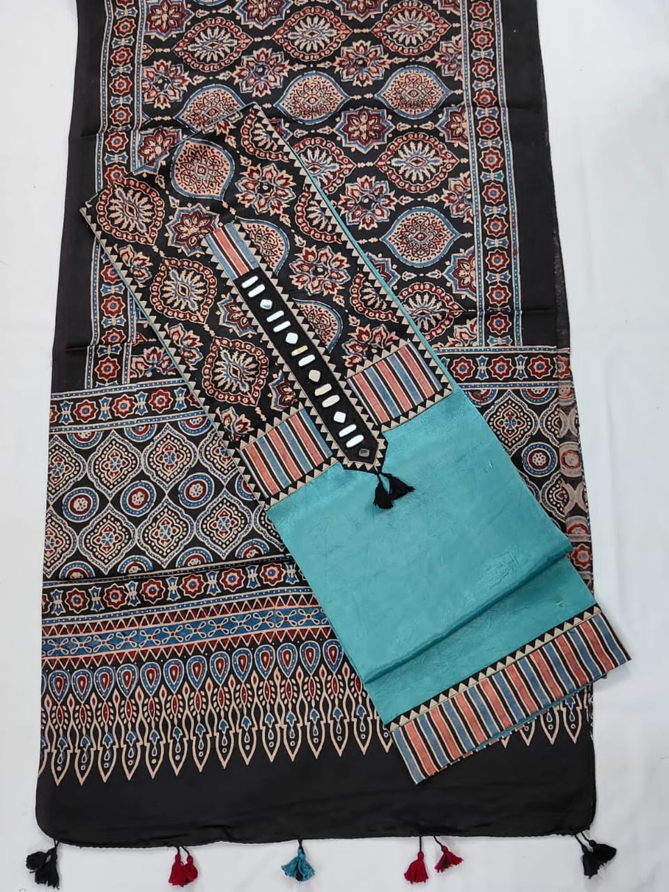 મોરબીના રવાપર રોડ પર આવેલ ઉમા હોલમાં બહેનો માટે કાલથી બે દિવસીય ઉમા એક્ઝિબિશનનો ધમાકેદાર પ્રારંભ ઇમિટેશન, લેડીઝ વેર સહિતની મોટાભાગની અવનવી વેરાયટીઓ એક જ સ્થળે ઉપલબ્ધ