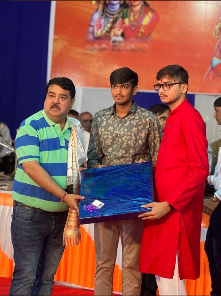 મોરબીના થોરાળામાં અખંડ રામધૂનનો લાભ લેતા જિલ્લા કલેકટર