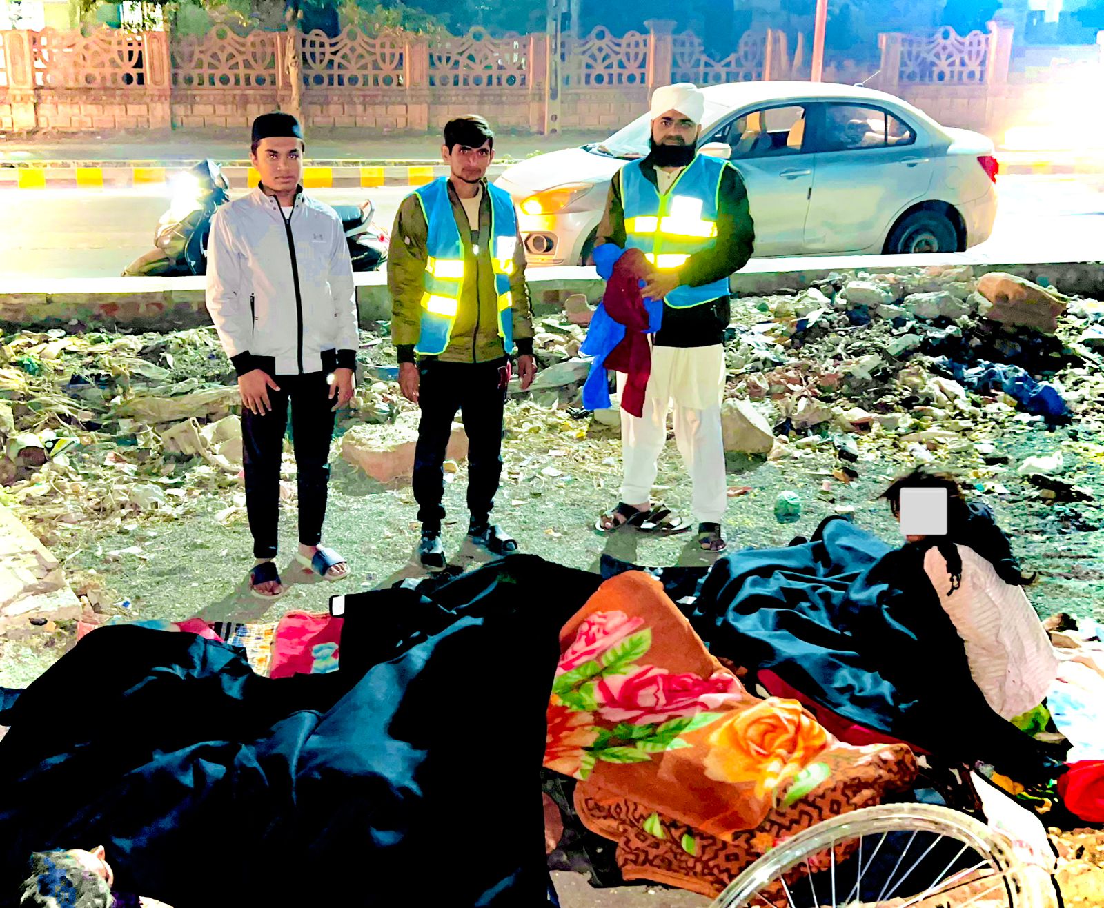 મોરબીમાં ફૂટપાથ કે જાહેર રસ્તામાં ઠંડીથી થરથર કાંપતા નિરાધારોને આપી ગરમ ધાબળાની હૂંફ