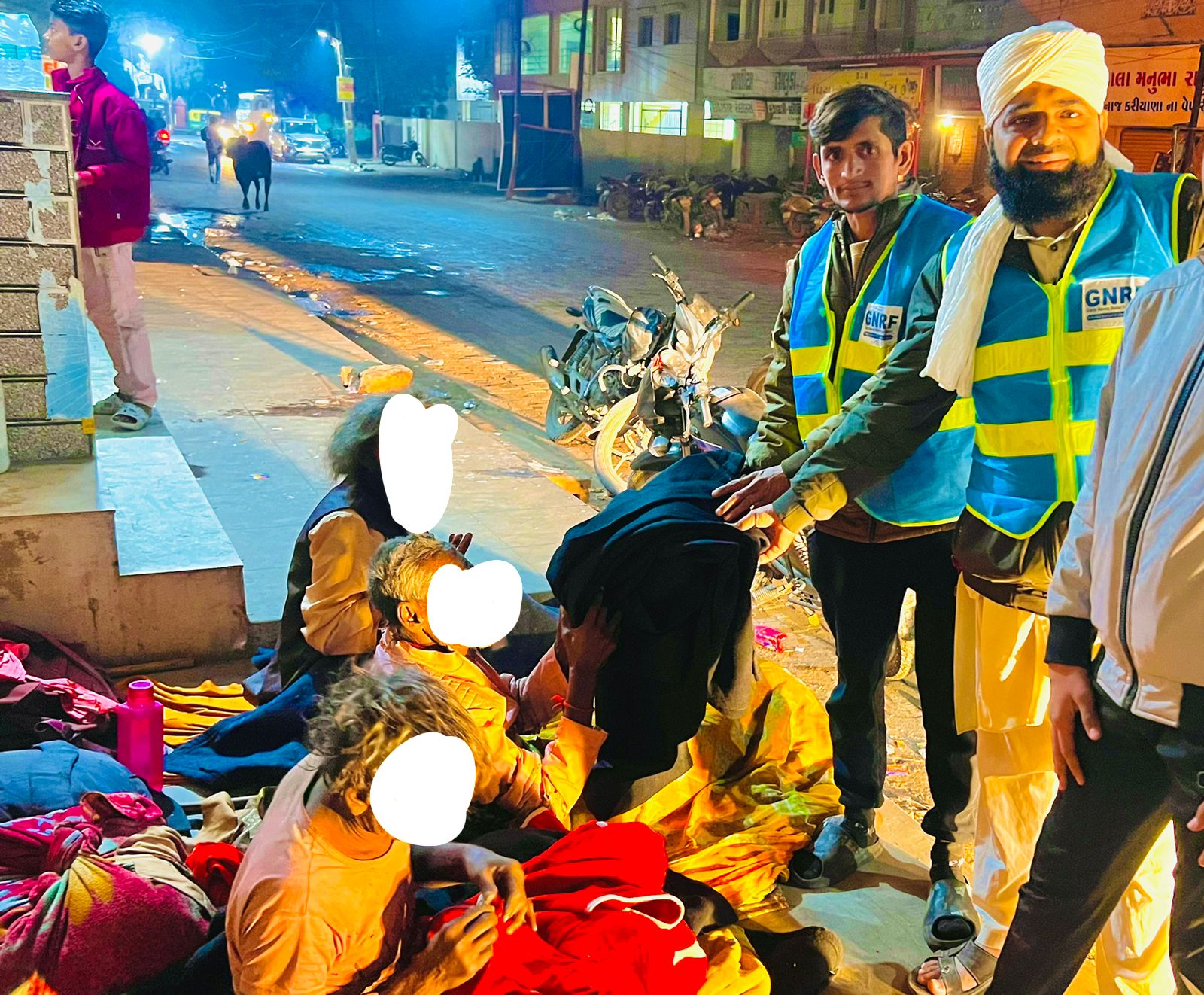 મોરબીમાં ફૂટપાથ કે જાહેર રસ્તામાં ઠંડીથી થરથર કાંપતા નિરાધારોને આપી ગરમ ધાબળાની હૂંફ