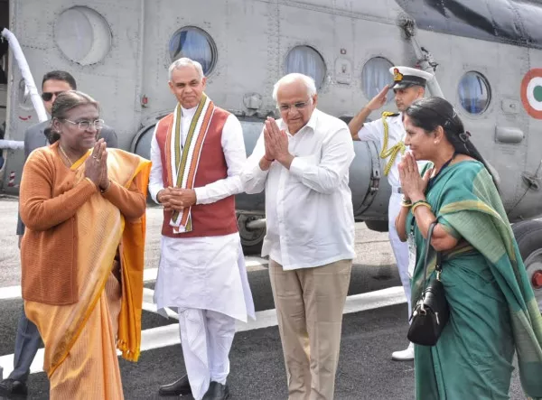 રાષ્ટ્રપતિ દ્રૌપદી મુર્મુ આજે ટંકારામાં પહોંચીને સ્વામીજીના જન્મોત્સવ માટેના વિવિધ વિભાગોની મુલાકાત લીધી