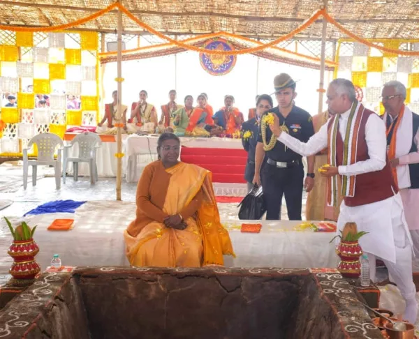 સ્વામી દયાનંદ સરસ્વતીજી બાલ વિવાહ, બહુ વિવાહ, ચાર દિવારીમાં કેદ નારી સ્વાભિમાન માટે જીવનભર લડત ચલાવતા આજે દરેક ક્ષેત્રેમાં નારીઓનું સ્વમાન સાથે મોખરાનું સ્થાન : રાષ્ટ્રપતિ