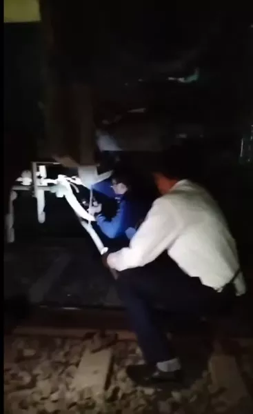 વાકાનેરથી મોરબી પરત ફરતી ડેમુ ટ્રેન અધવચ્ચે અટકી પડતા મુસાફરો લટકી પડ્યા