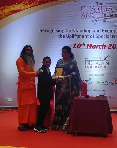 વડોદરા ખાતે ગુજરાતભરના સ્પેશિયલ નીડ ફિલ્ડનાં સ્પેશિયલ ચાઈલ્ડમાં મોરબીનાં જય ઓરિયાને તેમના નિરંતર પ્રયાસો વડે બેસ્ટ સોશિયાલિઝમ બદલ ધ ‘ગાર્ડિયન એન્જલ એવોર્ડ’ આપવામાં આવ્યો છે.