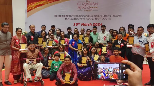 વડોદરા ખાતે ગુજરાતભરના સ્પેશિયલ નીડ ફિલ્ડનાં સ્પેશિયલ ચાઈલ્ડમાં મોરબીનાં જય ઓરિયાને તેમના નિરંતર પ્રયાસો વડે બેસ્ટ સોશિયાલિઝમ બદલ ધ ‘ગાર્ડિયન એન્જલ એવોર્ડ’ આપવામાં આવ્યો છે.