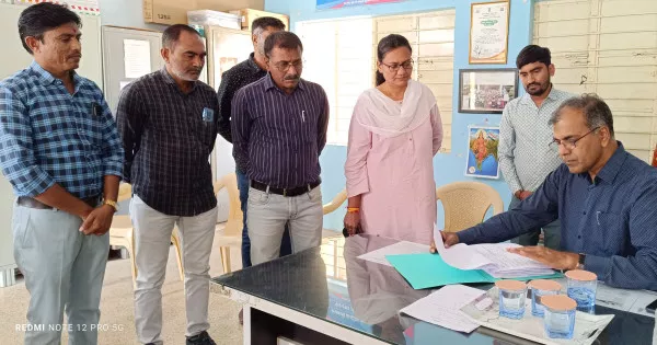 મોટીબરાર ખાતે જ્ઞાનસેતુ અને જ્ઞાનસાધના પરીક્ષાના તાલીમ વર્ગની મુલાકાત લેતા મોરબી જિલ્લા વિકાસ અધિકારી