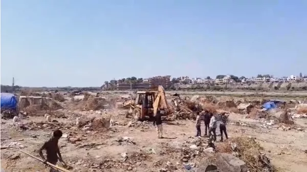 મોરબીની મચ્છુ નદીના પટ્ટમાં ઝૂંપટપટ્ટીઓના લોકોને સલામત સ્થળે જવાની તાકીદ
