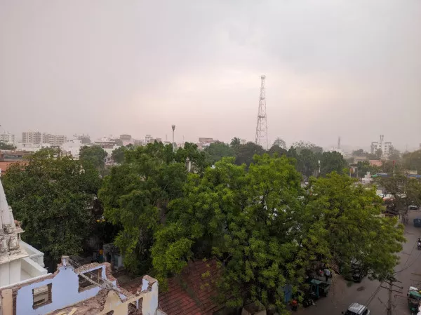 મોરબીમાં ક્યાંક માવઠુ અને ક્યાંક ઘનઘોર આકાશ વચ્ચે પવનની આંધી ઉઠી
