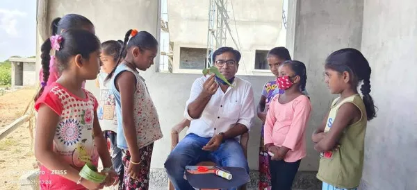 મોરબીના છેવાડાના બાળકોને ભણતા કરાવી પર્યાવરણનું જતન કરવા બદલે શિક્ષકે 13 એવોર્ડ મેળવ્યા