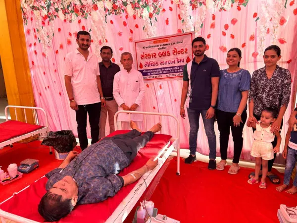 મોરબીના ચકમપર ગામના સ્વ.જીતેન્દ્રભાઈ કાલરીયાની પુણ્યતિથિ નિમિતે રક્તદાન કેમ્પ યોજાયો