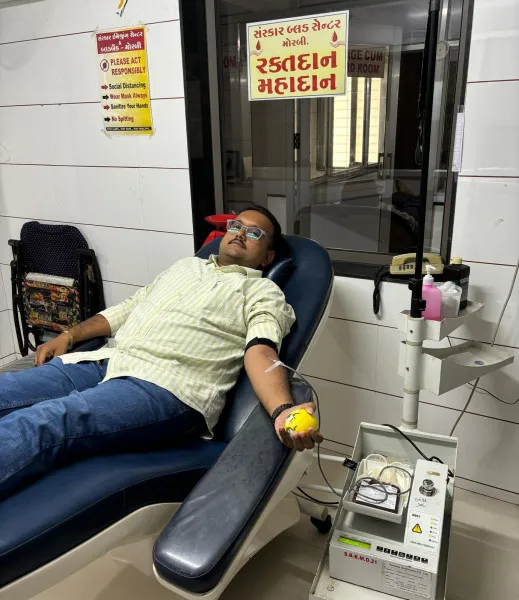 મોરબીમાં યંગ ઇન્ડિયા ગ્રૂપના સભ્યોએ રક્તદાન કરી વિશ્વ રક્તદાતા દિવસની ઉજવણી કરી
