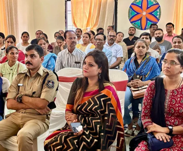 મોરબી જીલ્લા પોલીસ વડના હસ્તે OSEM CBSE ખાતે હાઈબ્રીડ લર્નિંગનો શુભારંભ