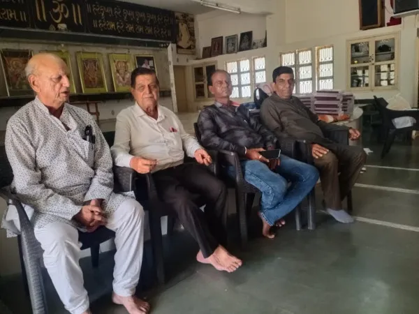 મોરબીના જલારામ પ્રાર્થના મંદિર દ્વારા કચ્છ-રાપર સ્થિત લોહાણા કન્યા છાત્રાલયને શૈક્ષણિક કીટ અર્પણ