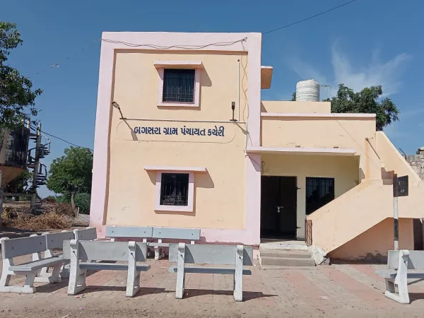 માળિયામાં નવી ઊંચી ટાંકી બનાવવાની ગ્રાન્ટ આપો અથવા ડીમોલેશનની મંજુરી આપો
