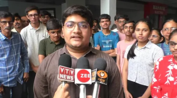 ખાનગી કોલેજ જેવો જ સરકારી કોલેજોમાં ફી વધારો કરી નાખતા હવે વાલીઓમાં આક્રોશ