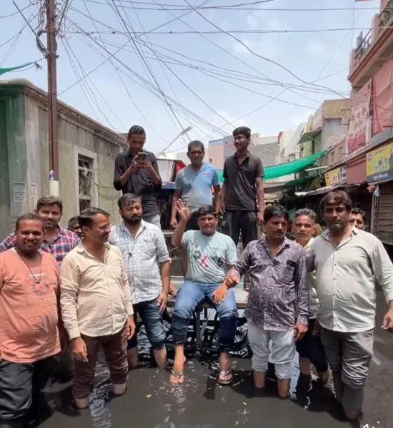 મોરબીના શાકમાર્કેટ પાછળનો વિસ્તાર વગર વરસાદે બારેમાસ પાણી-પાણી
