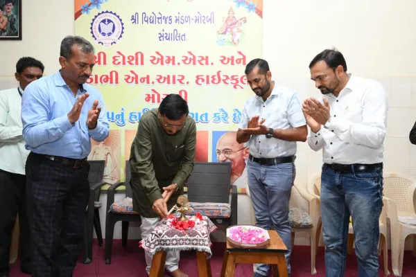 મોરબીની દોશી & ડાભી હાઈસ્કૂલમાં ઉજવણી ઉલ્લાસમય શિક્ષણની અંતર્ગત માધાપરવાડી શાળામાં પ્રવેશોત્સવની ઉજવણી
