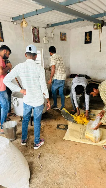 ગૌશાળા માટે કોઈની પાસે હાથ લાંબો કરવો પડતો નથી
