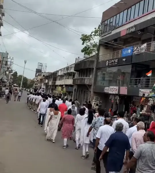 હોનારતના સમયે 21 સાયરન વગાડી પ્રથમ સાયરને મૌન રેલી પ્રસ્થાન થઈ
