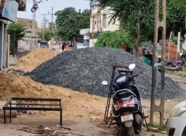 લોકસભાની ચૂંટણીથી રોડનું કામ શરૂ થયું હોય વિધાનસભાની ચૂંટણીમાં રોડનું કામ પૂરું થશે
