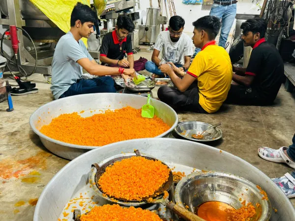 મોરબીમાં માં જય અંબે સેવા ગ્રૂપ દ્વારા રસોડુ શરૂ કરાયું