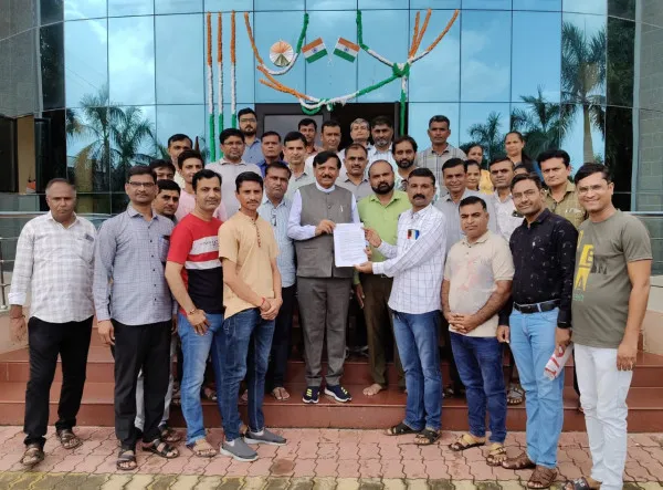મોરબીમાં શિક્ષકોએ જૂની પેન્શન યોજના લાગુ કરવા ફરી બ્રિજેશ મેરજાને રજુઆત કરી

