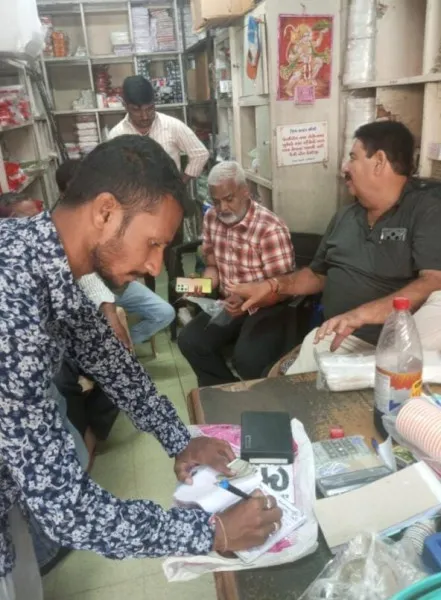 મોરબી પાલિકાની પ્રતિબંધિત પ્લાસ્ટિક વેચનાર વેપારીઓ પર તવાઈ