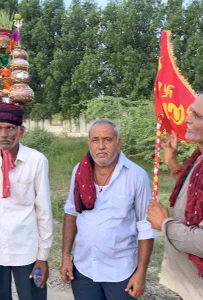 સાડા ત્રણ કિલો વજન સાથે 9 ગરબા માથે ઉપાડીને આશાપુરા માતાના મઢે જતા પદયાત્રી