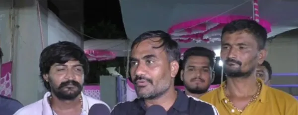 મોરબી પોલીસ અને ઓમ શક્તિ ગ્રુપ દ્વારા અલગ અલગ સ્થળે પદયાત્રીઓ માટે સેવા કેમ્પ