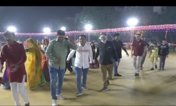 મોરબીમાં પોલીસ અને પત્રકારો સાથે ગરબે ઘૂમ્યા
