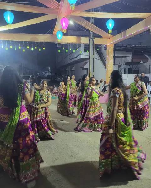 મોરબી ની ચિત્રકુટ સોસાયટી શેરી નં ૬ માં અર્વાચીન નવરાત્રીનું ભવ્ય આયોજન
