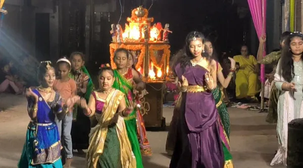 ચકિયા હનુમાનજીની ગરબીમાં બાળાઓએ રાસની રમઝટ બોલાવી