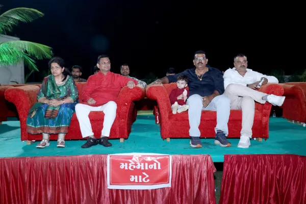 આહીર સમાજના નવરાત્રી મહોત્સવમાં કલેકટરનું અદકેરું સન્માન
