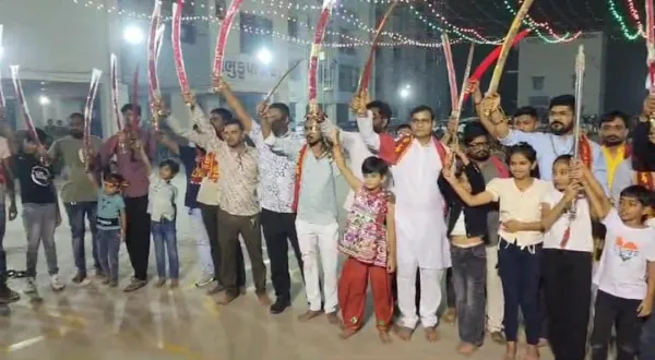 મોરબીમાં એકતા એજ લક્ષ્ય સંગઠન દ્વારા શસ્ત્ર પૂજન કરાયું