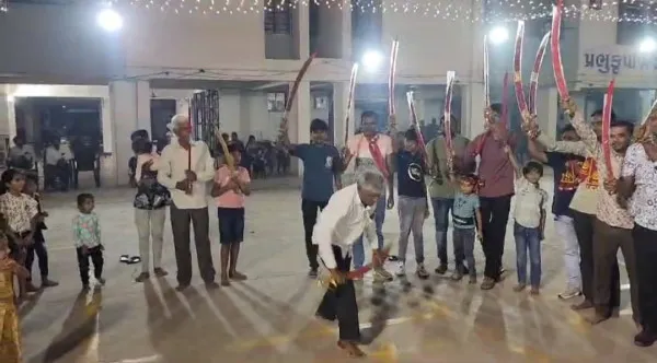 મોરબીમાં એકતા એજ લક્ષ્ય સંગઠન દ્વારા શસ્ત્ર પૂજન કરાયું