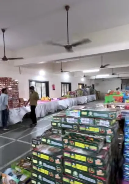 મોરબીના બગથળા ગામની ગૌશાળા માટે રાહત દરે વિશાળ ફટાકડા સ્ટોલ નખાયો
